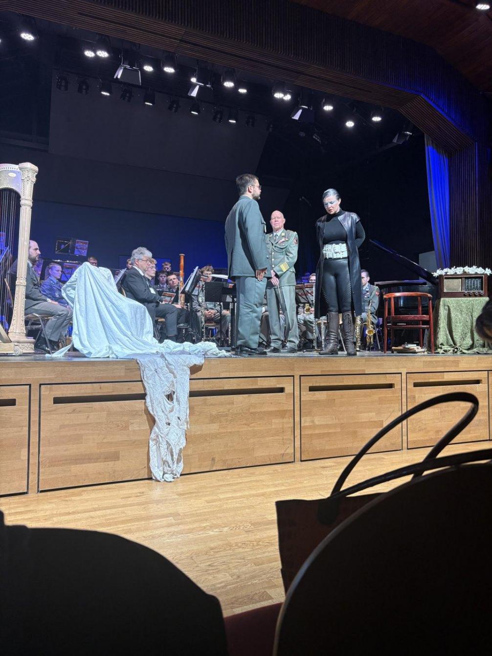 4ab_theater2